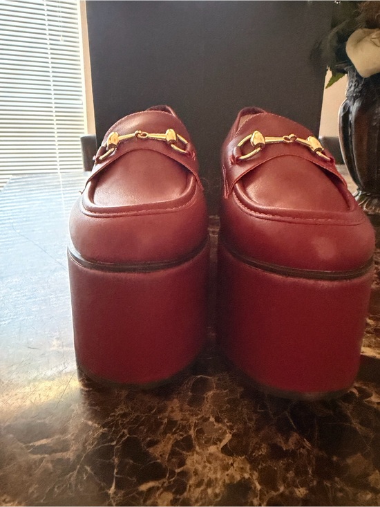 Shoe Dazzle Shoes - NIB ShoeDazzle Roxi Women’s Size 7 Tibetan Red Platform Loafers Gold Horsebit
